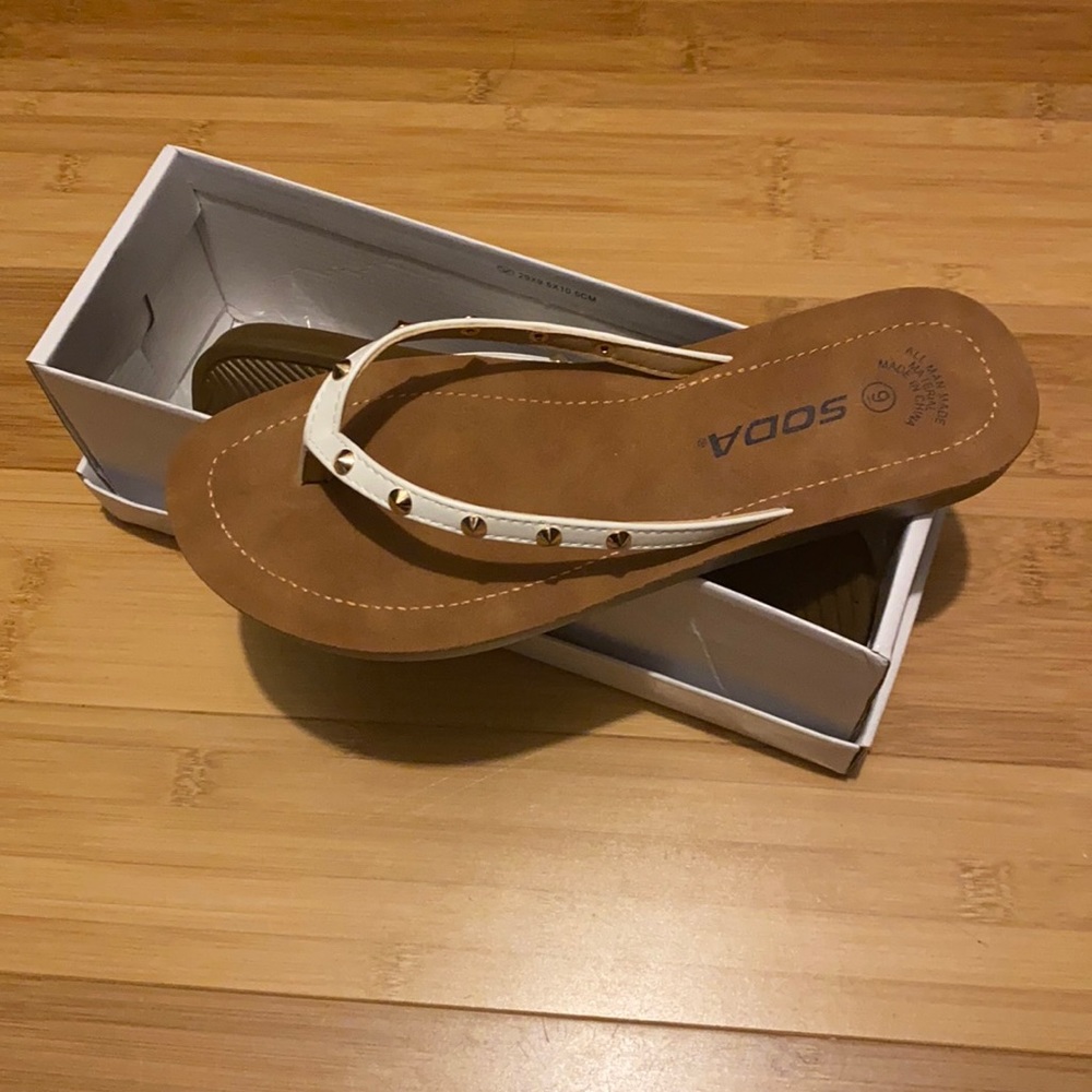 🤍🤍Brand new with box sandals🤍🤍